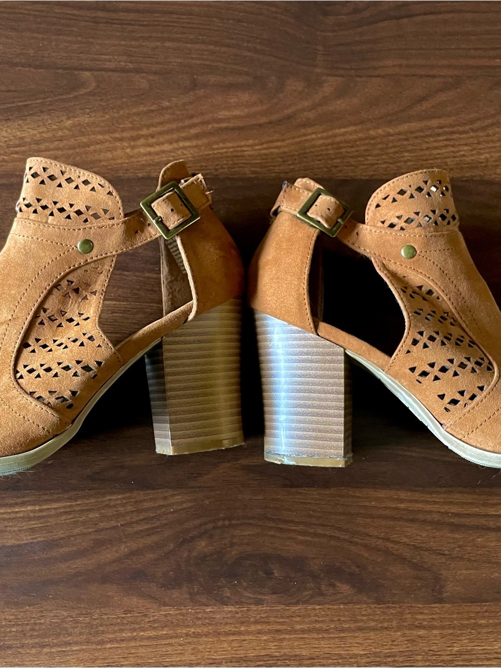 American Eagle Cut Out Open-Toe Faux Suede Tan/Brown Block Heel Booties/Sandals - Picture 5 of 12